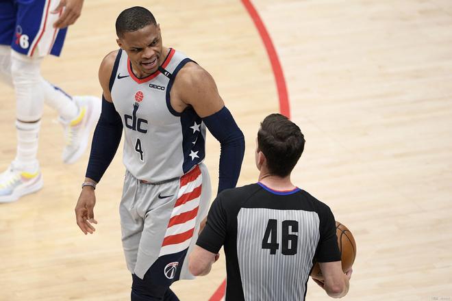 东契奇创下欧锦赛神迹，威少签约不稳，布罗格登成香饽饽